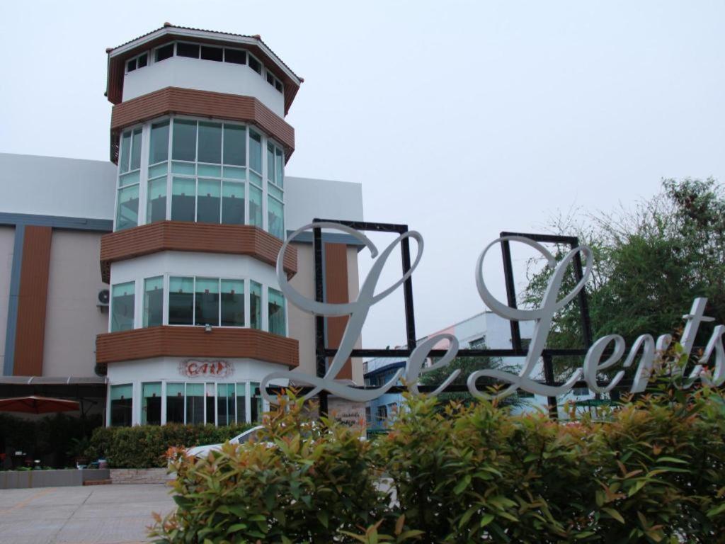 Hotel Le Lerts Living Khon Kaen Exteriör bild