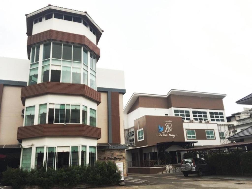 Hotel Le Lerts Living Khon Kaen Exteriör bild